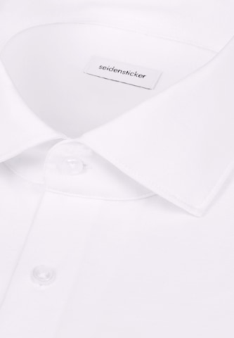 Coupe slim Chemise business 'Classic Essentials' SEIDENSTICKER en blanc