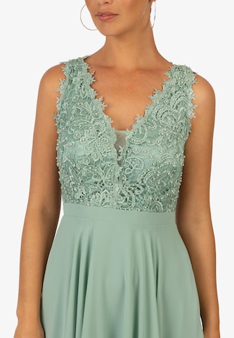 Rochie de cocktail de la APART pe verde