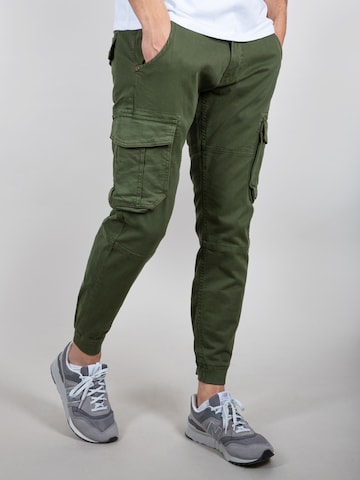 ALPHA INDUSTRIES Ozke Kargo hlače 'Army' | zelena barva: sprednja stran