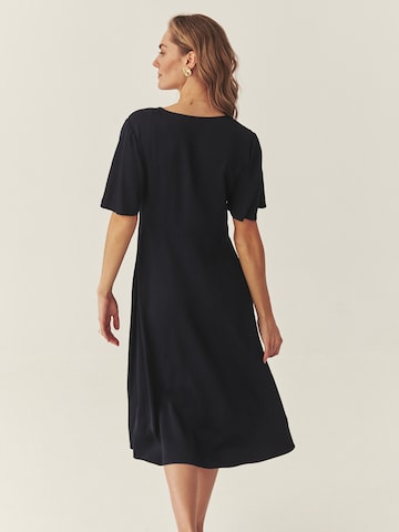 Rochie 'Florita' de la TATUUM pe albastru