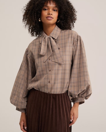 WE Fashion - Blusa en marrón: frente