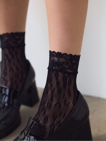 Penti - Meias curtas 'PENTI Ankelsocken aus Netz mit Spitze und Leopardenmuster' em preto