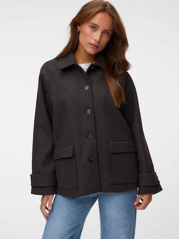 VERO MODA - Chaqueta de entretiempo 'Awaya' en marrón: frente