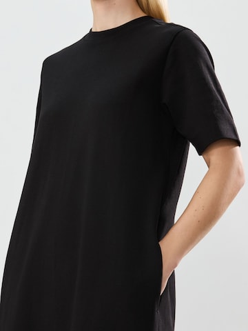 Robe Next en noir