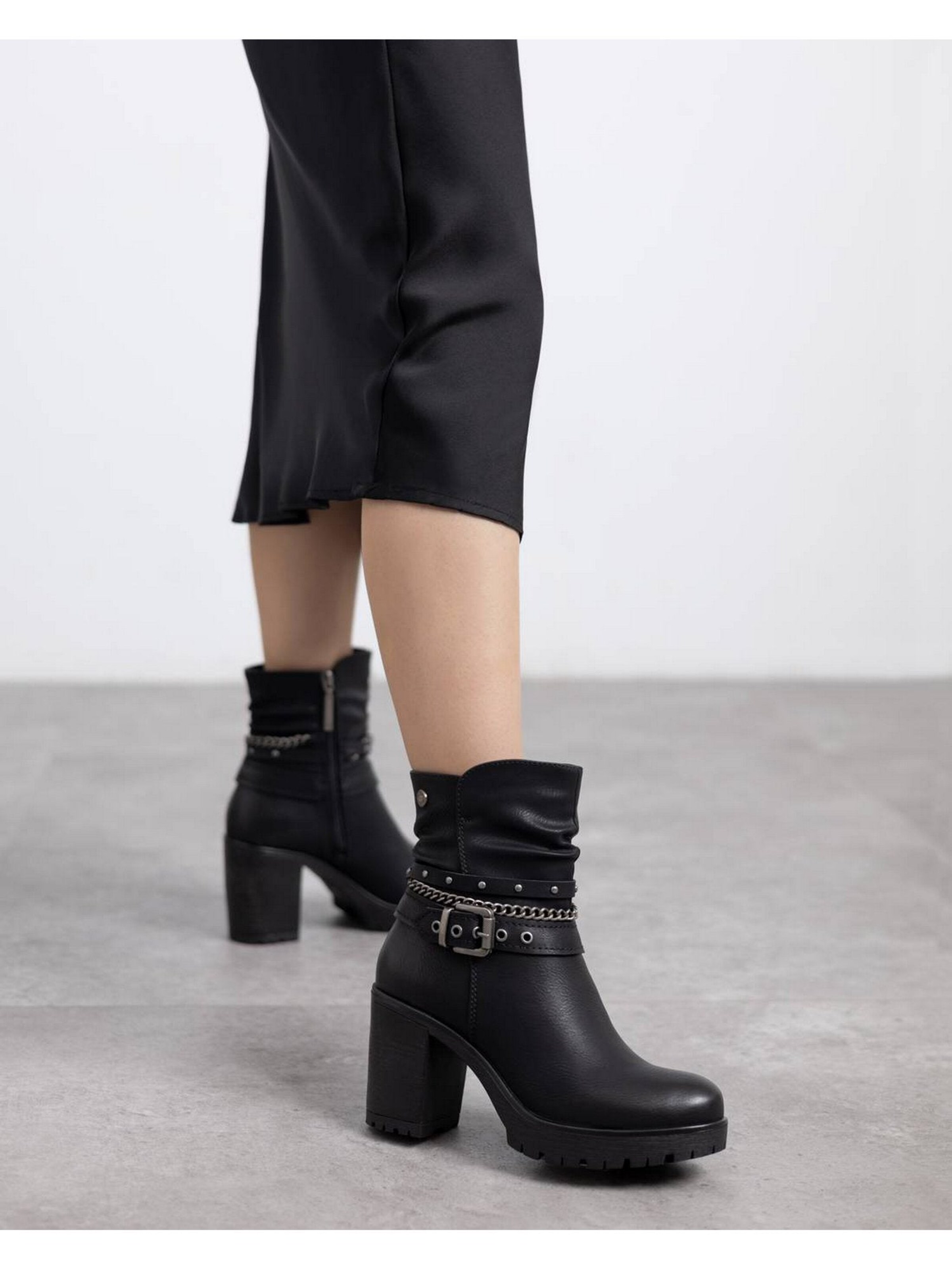 Stivale stringato 'Tronchetto Tacco- 172917' di Refresh in nero