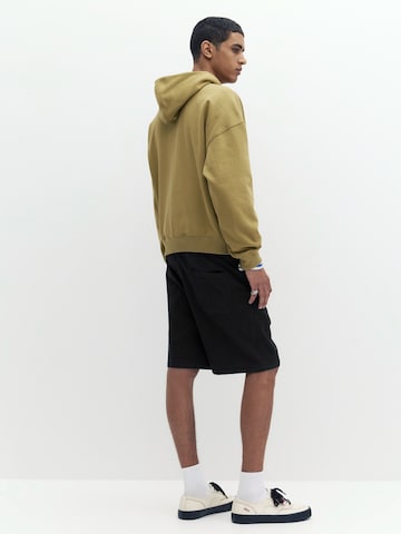 Pull&Bear Loosefit Housut värissä musta