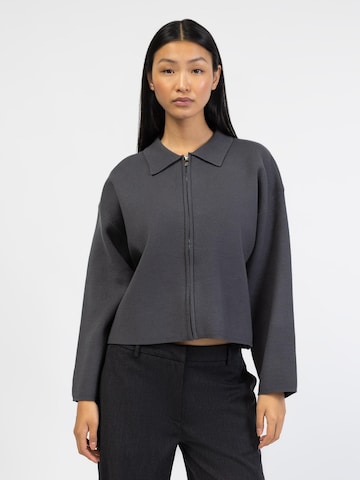 BROKE + SCHÖN Knit Cardigan in Grey: front