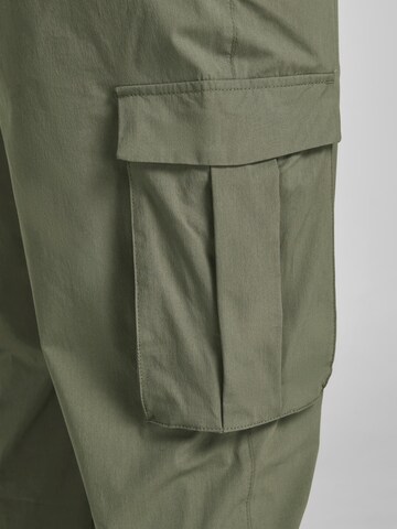 JACK & JONES Alt kitsenev Klapptaskutega püksid 'Gordon', värv roheline