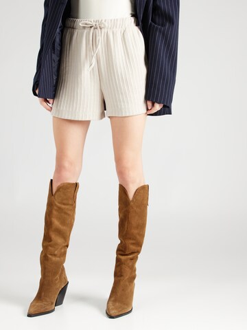 Regular Pantalon 'OLIVA' VERO MODA en beige : devant