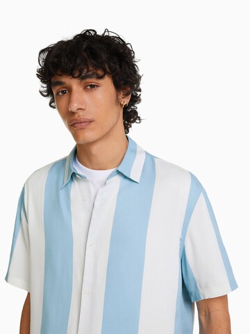 Bershka Regular fit Button Up Shirt in Blue
