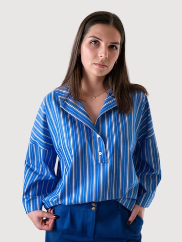 WEARABLE STORIES Shirt 'Lucie' in Blue: front