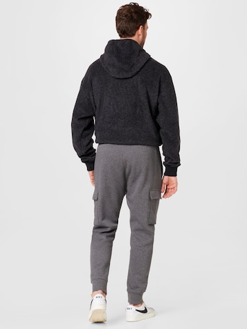 Nike Sportswear Tapered Cargobyxa i grå