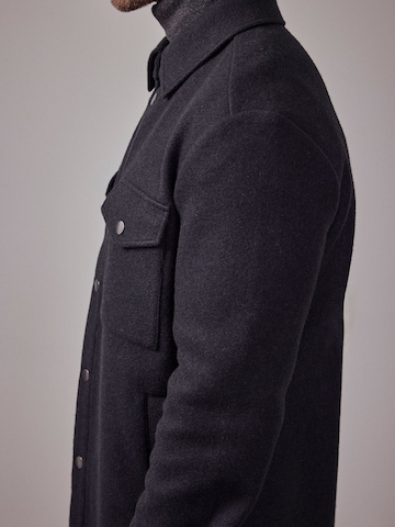 DAN FOX APPAREL Between-season jacket 'The Essential' in Black