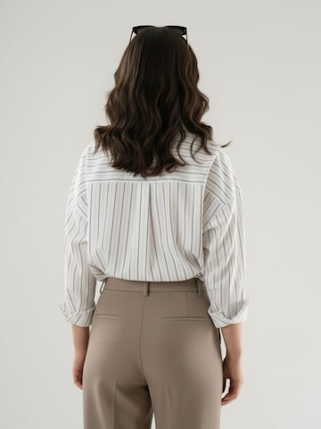 WEARABLE STORIES - Blusa 'Jess' en beige