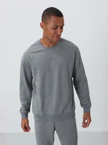 Tommy Life Sweat suit in Grey