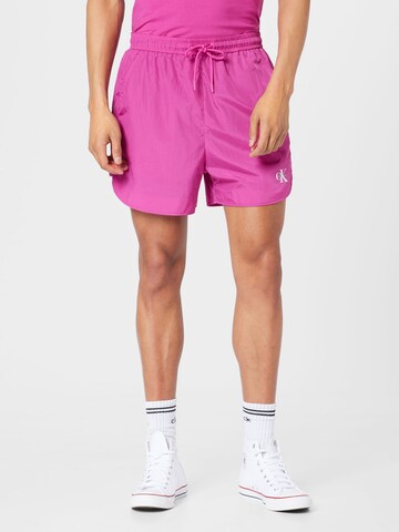 purpurinė Calvin Klein Jeans Standartinis Kelnės: priekis