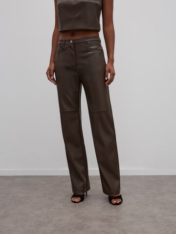 Loosefit Pantaloni di RÆRE by Lorena Rae in marrone: frontale