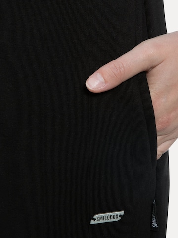 Effilé Pantalon Smilodox en noir