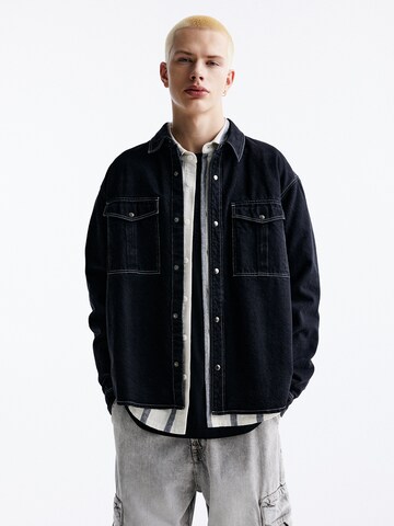 Pull&Bear Overgangsjakke i sort: forside