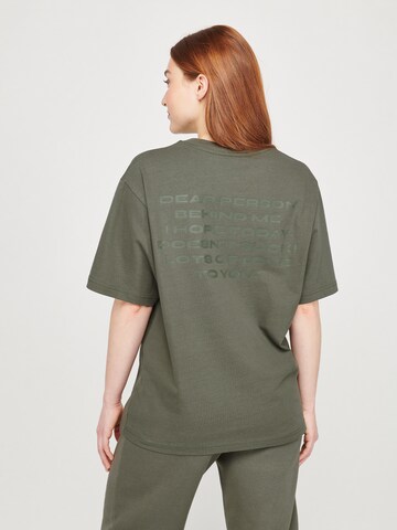 ABOUT YOU x VIAM Studio Shirt 'Goal' in Green: back