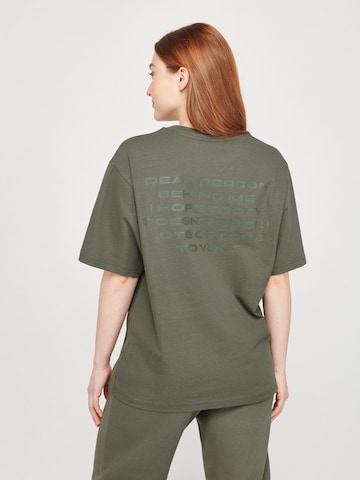 ABOUT YOU x VIAM Studio Shirt 'Goal' in Green: back