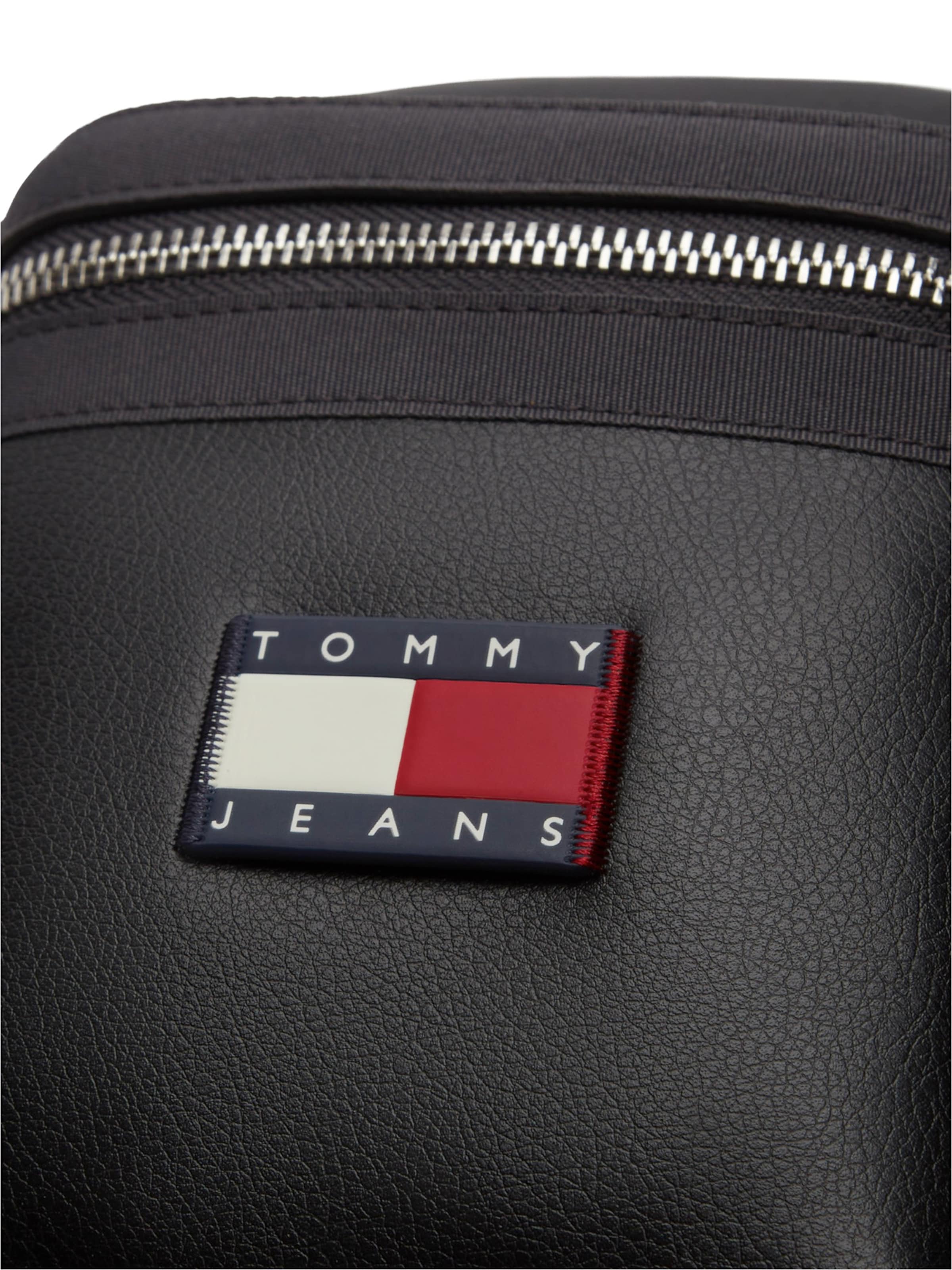 Tommy Jeans Axelremsväska i svart