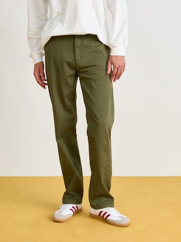 ALPHA INDUSTRIES Regular Chino trousers in Green: front