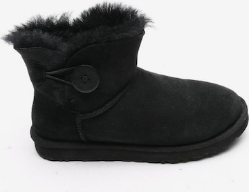 UGG Dress Boots in 38 in Black: front