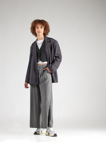 HOLLISTER - Perna larga Calças com pregas em cinzento