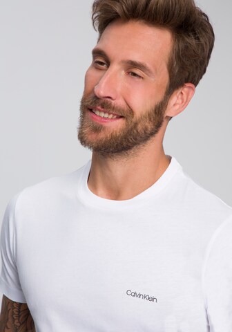 T-Shirt Calvin Klein en blanc