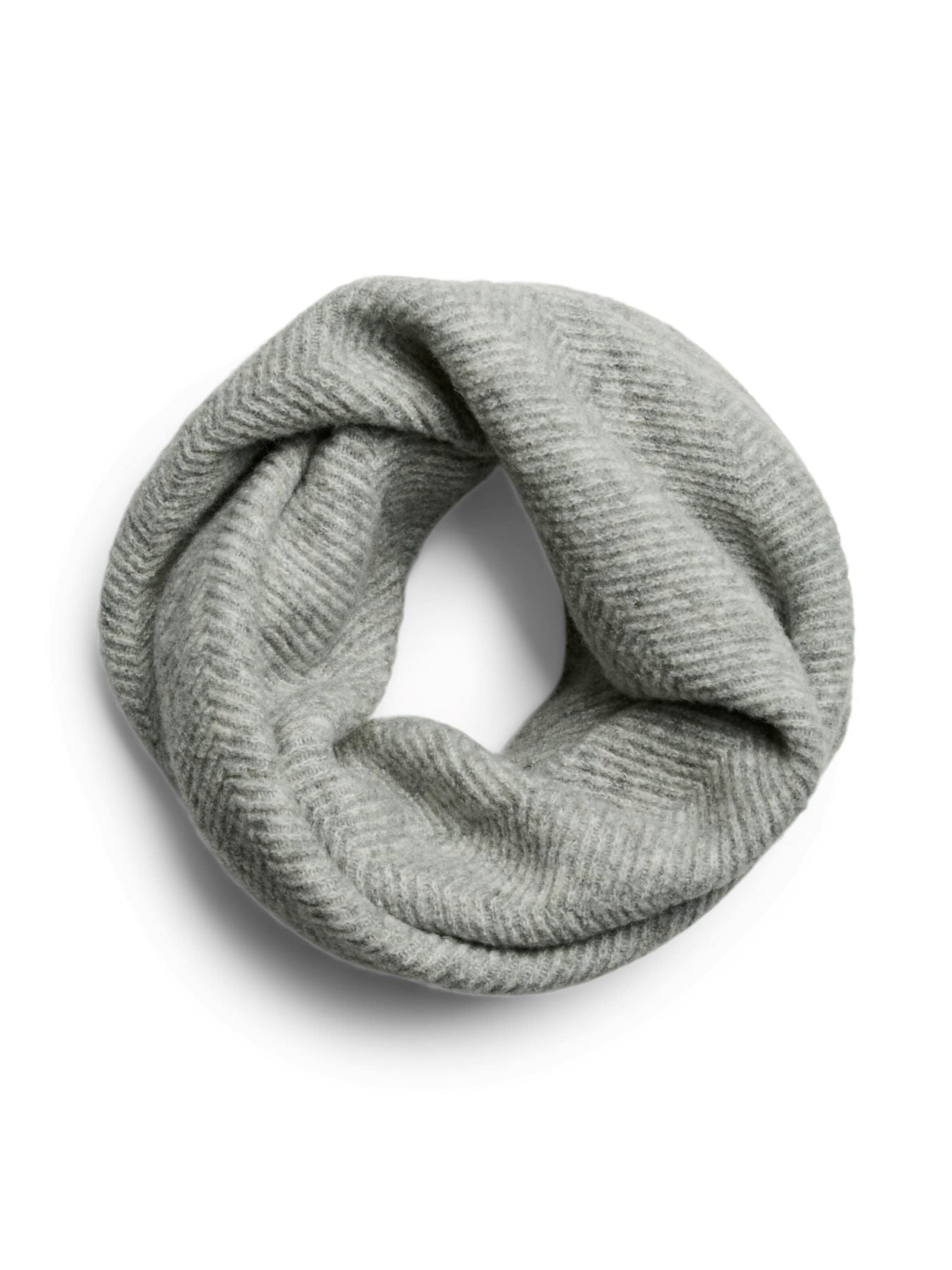 Sciarpa di PIECES in grigio: frontale