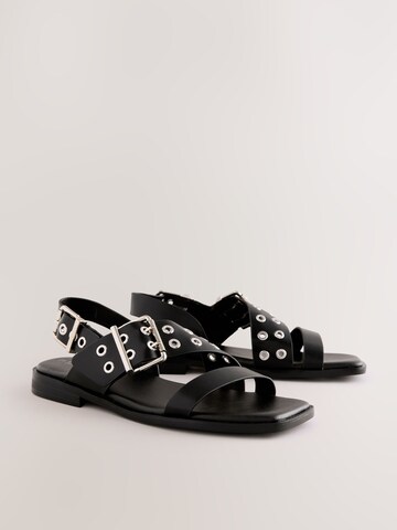 Next Remsandal i svart