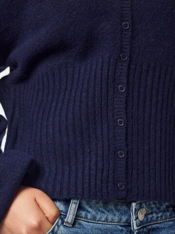 Cardigan 'PCSally' PIECES en bleu