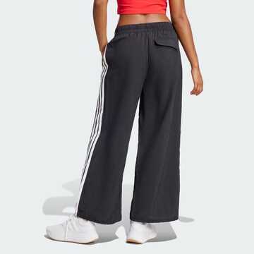 ADIDAS SPORTSWEAR Wide leg Παντελόνι φόρμας 'Essentials' σε μαύρο