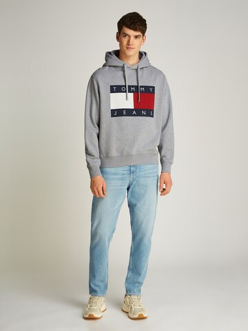 Tommy Jeans Collegepaita värissä harmaa