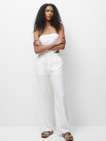 Largi Pantaloni de la Pull&Bear pe alb