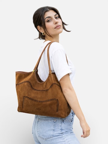 Cheval Firenze Shoulder Bag 'Madera Suede' in Beige: front