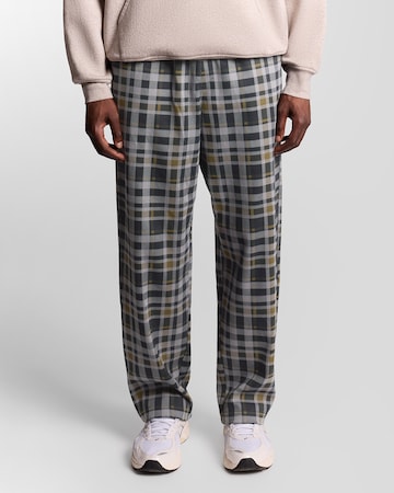 Lyle & Scott Regular Broek in Groen: voorkant