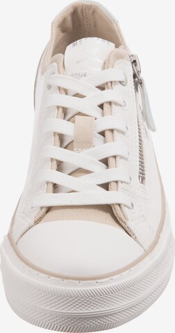 Baskets basses MUSTANG en blanc