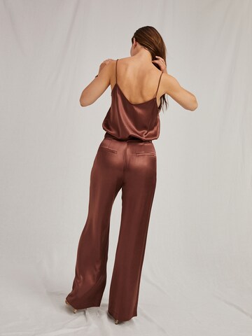 Loosefit Pantalon à pince 'Ava' A LOT LESS en marron