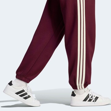 ADIDAS SPORTSWEAR Ozke Športne hlače 'Essentials' | rdeča barva