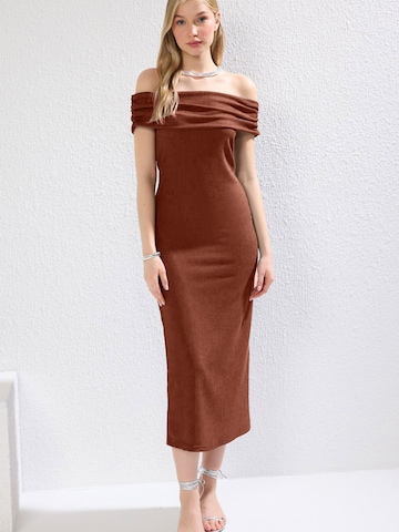 Trendyol Dress in Red: front
