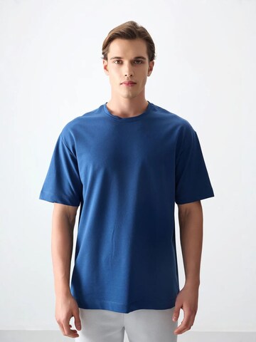 Tommy Life - Camisa em azul: frente