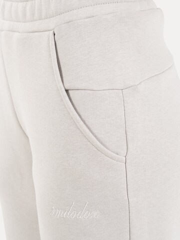 Loosefit Pantalon ' Finy ' Smilodox en gris