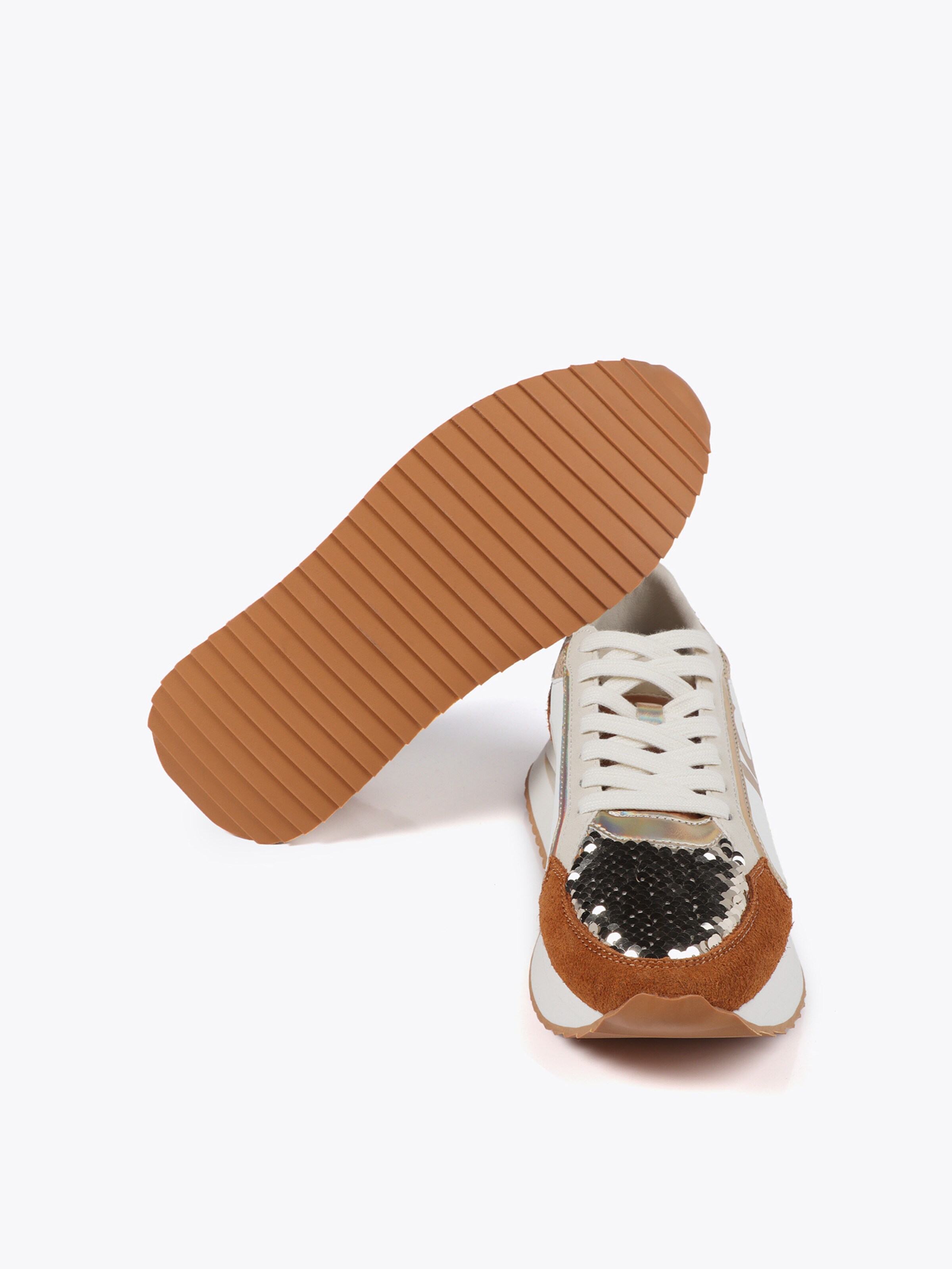 Lola Casademunt Низкие кроссовки в Бежевый