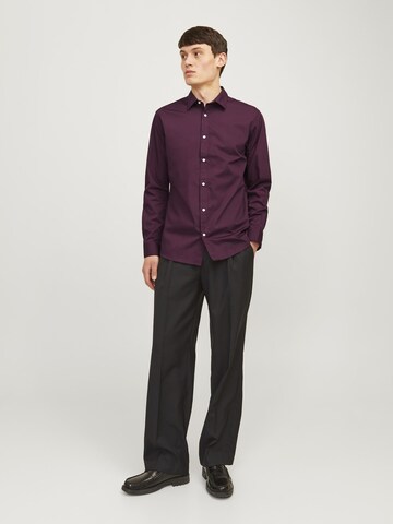 JACK & JONES - Ajuste regular Camisa de negocios 'JJJOE' en rojo