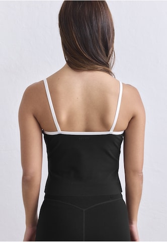 Aim'n Sports top 'Sense' in Black