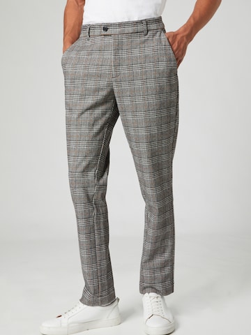 Regular Pantalon chino 'Dave' Guido Maria Kretschmer Men en gris : devant