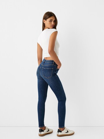 Skinny Jeans di Bershka in blu