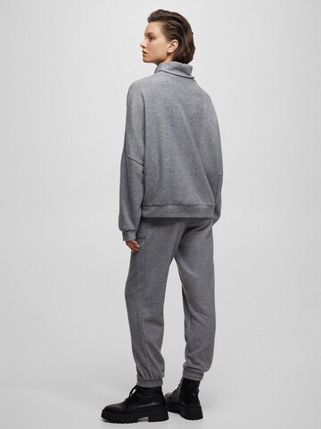 Pulover de la Pull&Bear pe gri